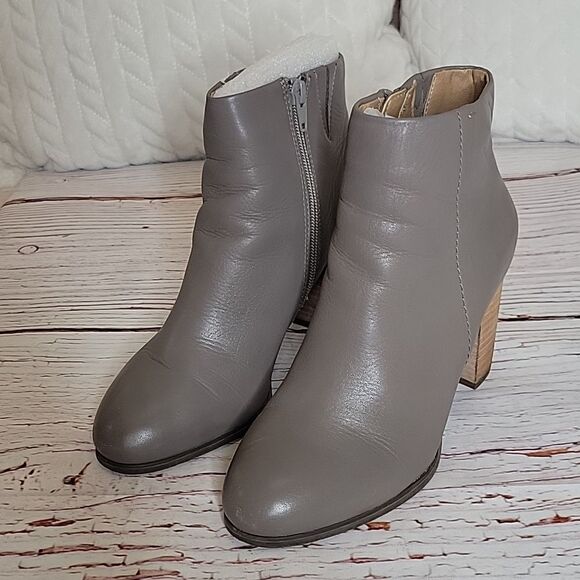 Vionic Taupe Leather Ankle Boots Size 6.5 - Picture 3 of 9